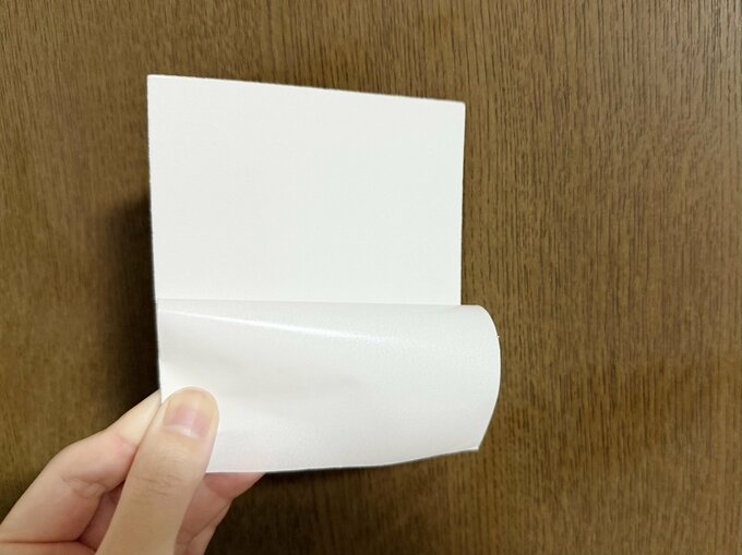 テープを剥がす