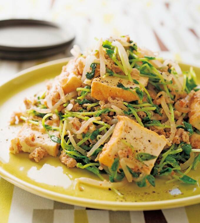 豚ひき肉と厚揚げの豆苗チャンプルー