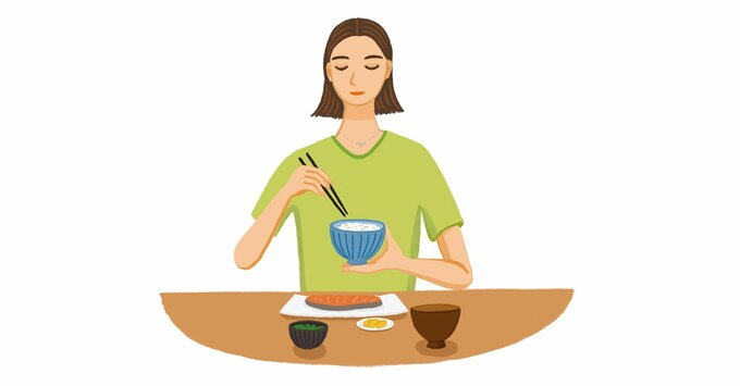 バランスの良い食事を食べる女性