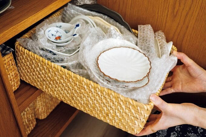 緩衝材をはさんだ食器