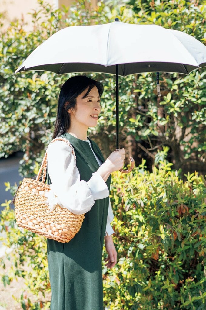 日傘をさす女性