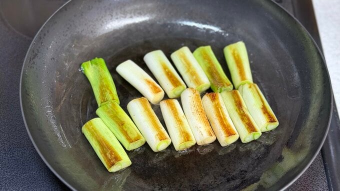 焼き色のついた白ネギ