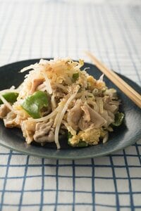 豚肉とモヤシのショウガ炒め“風”