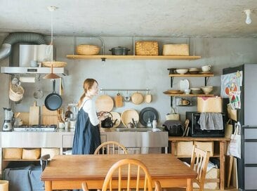 ものが多くても大丈夫。「色使い」と「逃げ道収納」で叶う、家がきれいな人の洗練ルール