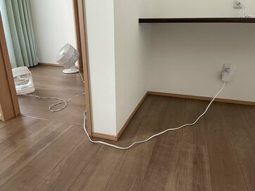 コンセントをハウスメーカー提案の「一般的な位置」だけに。たりない＆場所が微妙