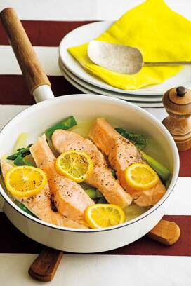 サーモンのフライパン蒸し。放っておくだけで簡単時短レシピ