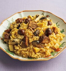 キノコやチャーシュー、甘栗も。具がたっぷり入った中華おこわ風キノコご飯