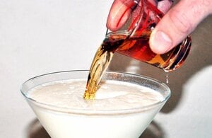 ラム酒、バーボンなどのウイスキー類のほか、ブランデーも合います。