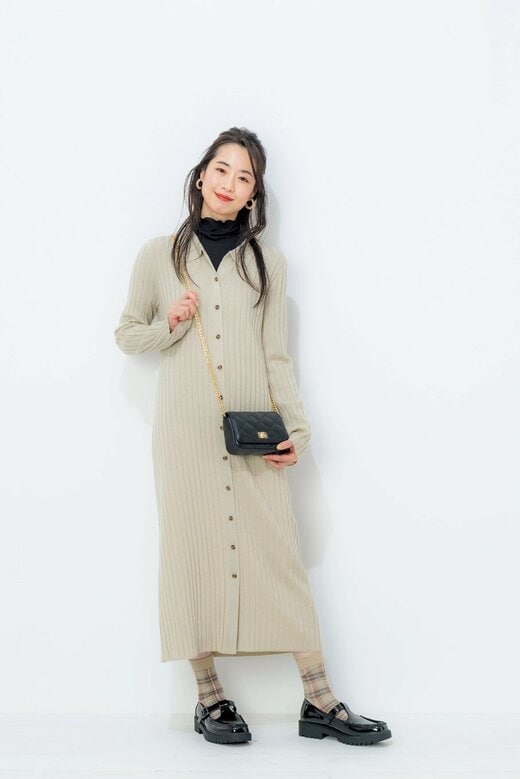 ワンピースを着た女性