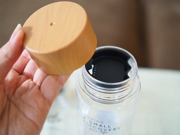 1つ300円というプチプラですが、洗練されたシンプルなロゴとスリムなデザインで高見え!