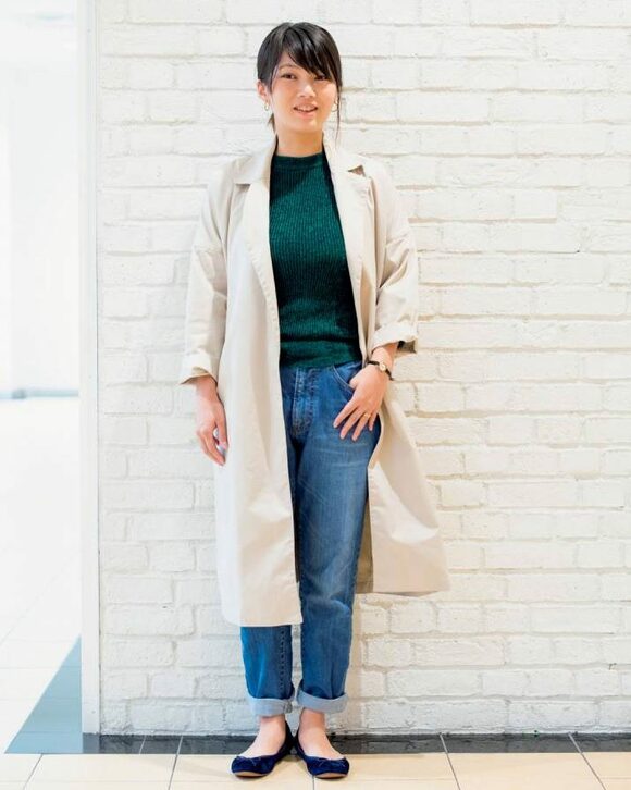 ベージュコート女性