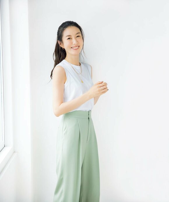 ともさかりえさん全身