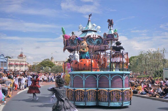 ゴースト仕様のコスチュームに変身