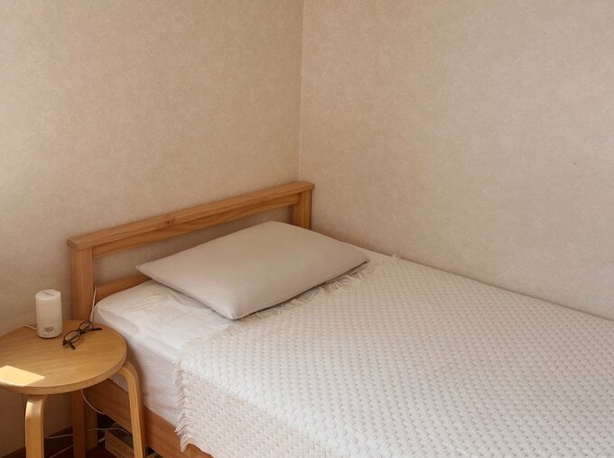 スツールをサイドテーブルに