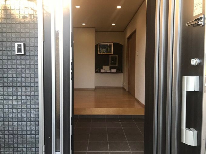親子ドアを使用した玄関