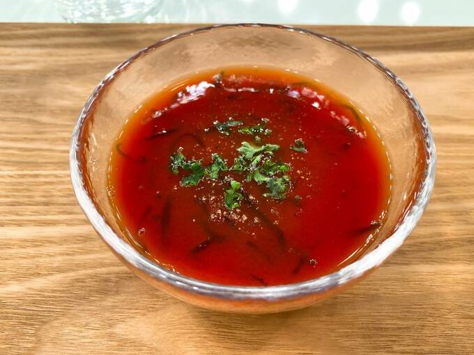 もずく酢とトマトジュースの冷製スープ