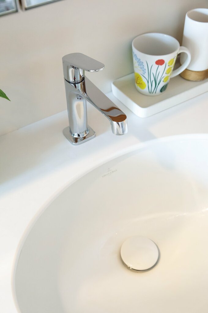 上から押すだけで水がためられるプッシュ栓