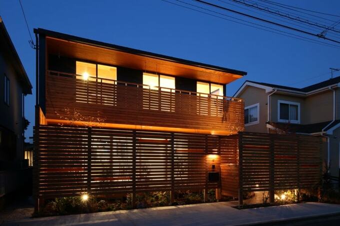 建物の夜の様子