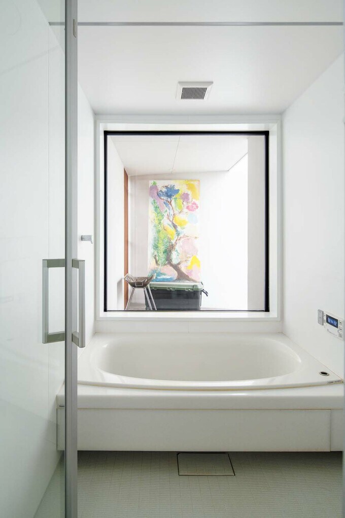 浴室の横には、中庭デッキと連続する「バスの庭」を配置