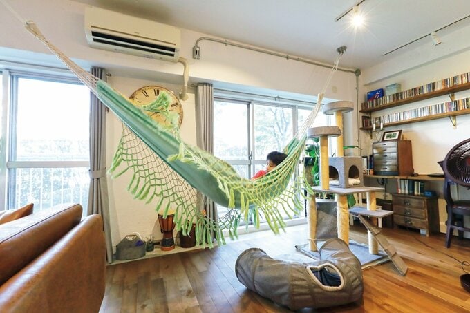 ハンモックでくつろぐ長男