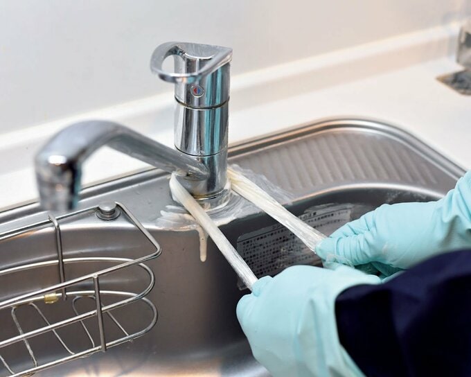 蛇口回りの水アカを除去