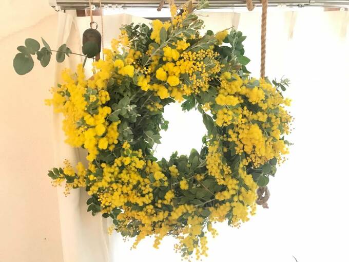 ミモザの花とユーカリのリース