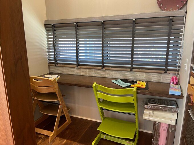 カウンター上にある勉強グッズ