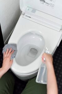 便器にスプレー
