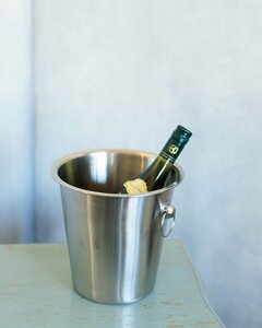 マットな質感で高級感あり!軽いのでアウトドアでも大活躍