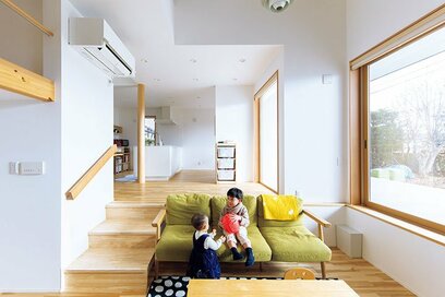 玄関と窓にこだわって、心地よい開放感を。家づくりのアイデアになる2軒を紹介