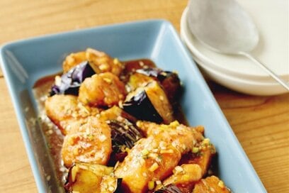 材料2つで「鶏胸肉とナスの揚げ薬味びたし」。熱いうちにタレにつけて味しみしみ！