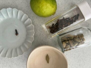 「白湯」の意外な簡単アレンジ法。爽やかな香りで毎朝続けやすくなる