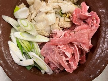 白菜の漬物が激ウマ鍋に！うまみたっぷりの豚肉鍋のつくり方