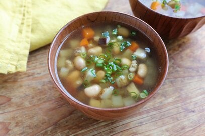 鶏そぼろと大豆のけんちん汁。節分の煎り豆を使って縁起のいい一品に
