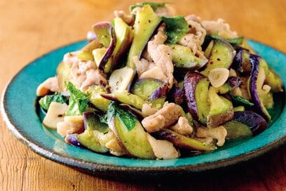 ナスは「塩もみ」で超時短！歯ごたえ抜群＆箸が止まらない「豚肉のニンニク炒め」レシピ