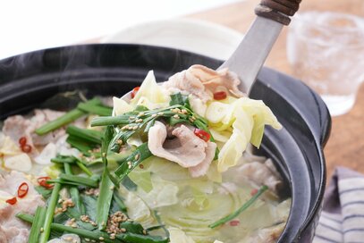 ほとんど「もつ鍋」。豚肉とキャベツとニラのシンプル塩鍋レシピ