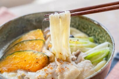 寒い夜に食べたい「ミルクほうとう風うどん」。野菜たっぷりでほっこり