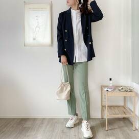 GUから最旬・紺ブレが登場。金ボタン＆ダブルで高見え