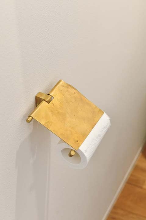 真鍮のトイレットペーパーホルダーはこだわりの品