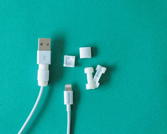 iPhone純正ケーブル用保護カバー