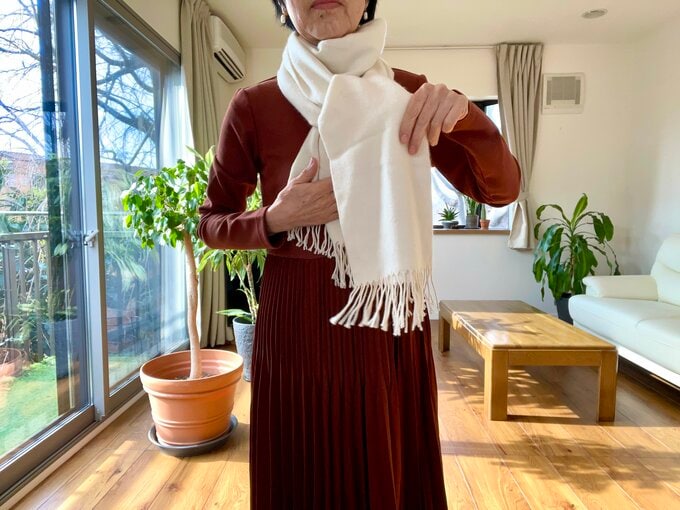 3. 上に出ている片側を広げます。