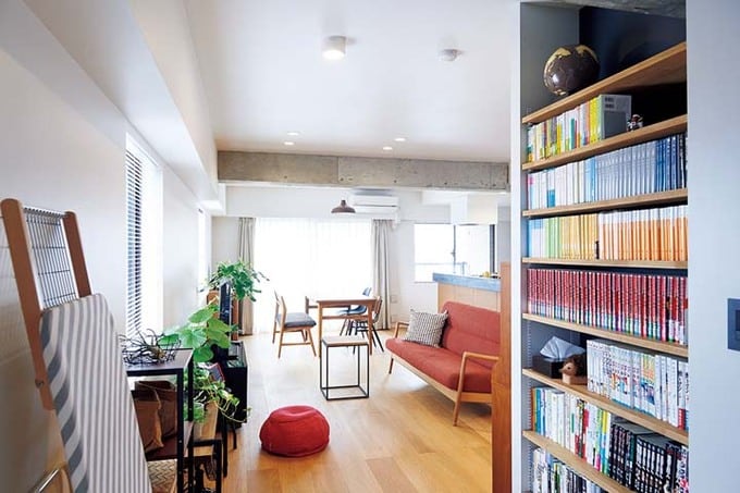 書斎側の通路からLDKを見たところ