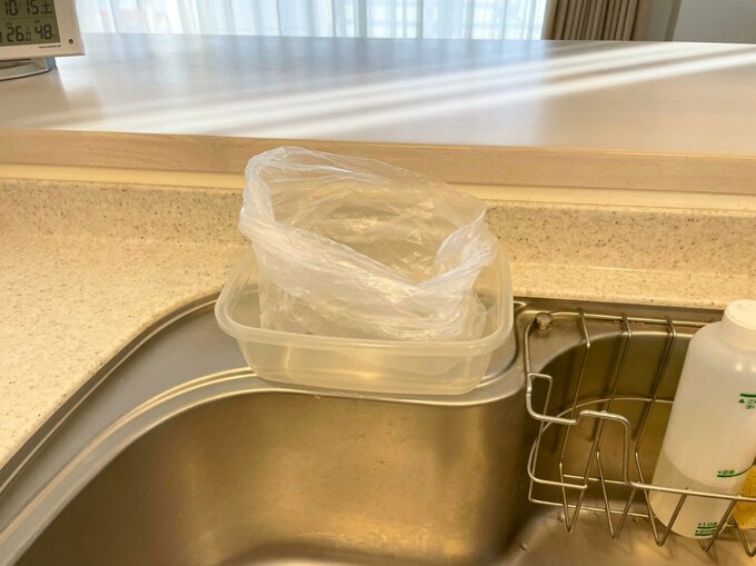 不用な保存容器にポリ袋