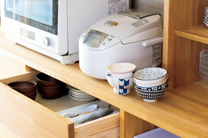 整頓された食器類