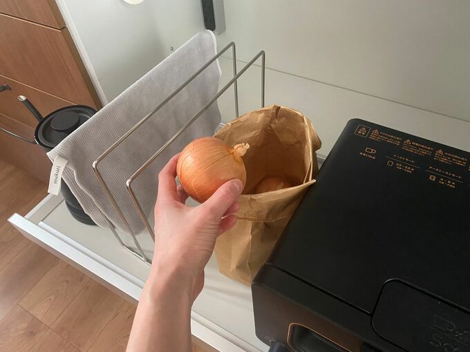 タマネギなどは紙袋に入れて空きスペースに収納