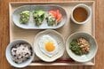 60代ひとり暮らしが「やめてよかったこと」5つ。ヒール靴は処分、早めの夕食で夜の時間が充実