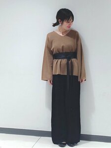 サッシュベルトでウエストマーク!