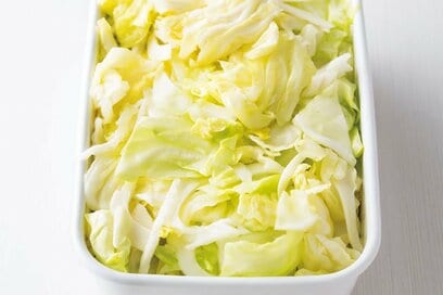 料理家が繰り返しつくる「キャベツ」の保存食。豚肉と合わせて簡単回鍋肉に