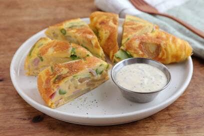 春野菜たっぷりオムレツ。じっくり焼いて成形も簡単