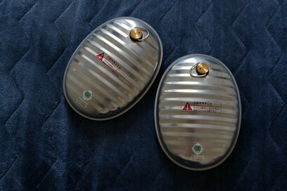 光熱費の節約にもなる「湯たんぽ」。わが家では布団以外でも大活躍